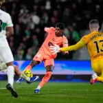 Hansi Flick giữ kín kế hoạch: Barca có giữ chân Rashford và Ferran Torres? 1