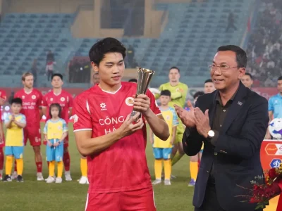 Trường Giang thẳng thừng khuyên Đình Bắc: ‘Tập trung đá bóng đi, bớt sự kiện showbiz!’