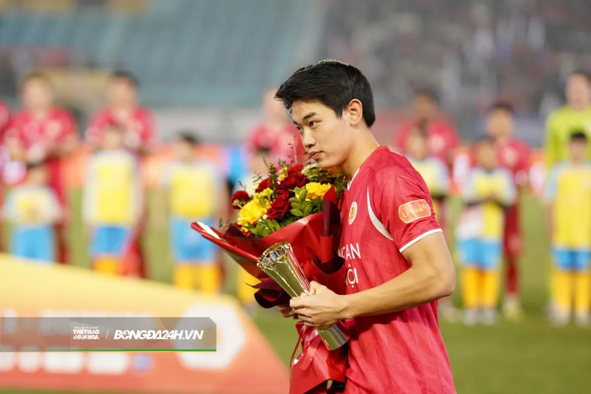 Đình Bắc khiến hàng thủ Ninh Bình FC chao đảo những phút cuối trận 3