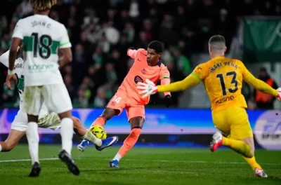 Hansi Flick giữ kín kế hoạch: Barca có giữ chân Rashford và Ferran Torres? 1