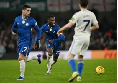 Bùng nổ tranh cãi: HLV Chelsea chỉ mặt đặt tên Caicedo sau thảm họa để tuột chiến thắng 2-0 1