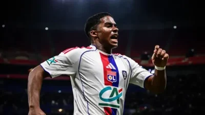 HLV Lyon cảnh báo Endrick: 'Cậu ấy phải học hỏi' sau pha thẻ đỏ gây tranh cãi 1