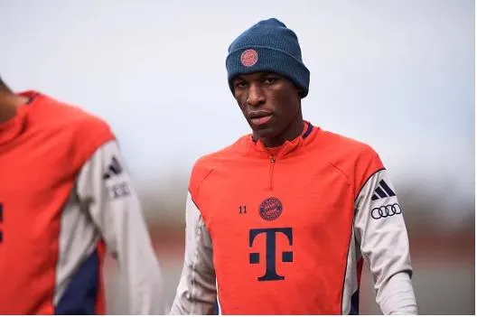 John Obi Mikel chi trich Chelsea vi de Nicolas Jackson ra di.